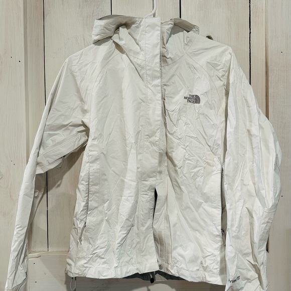 The North Face women’s raincoat - Picture 1 of 3